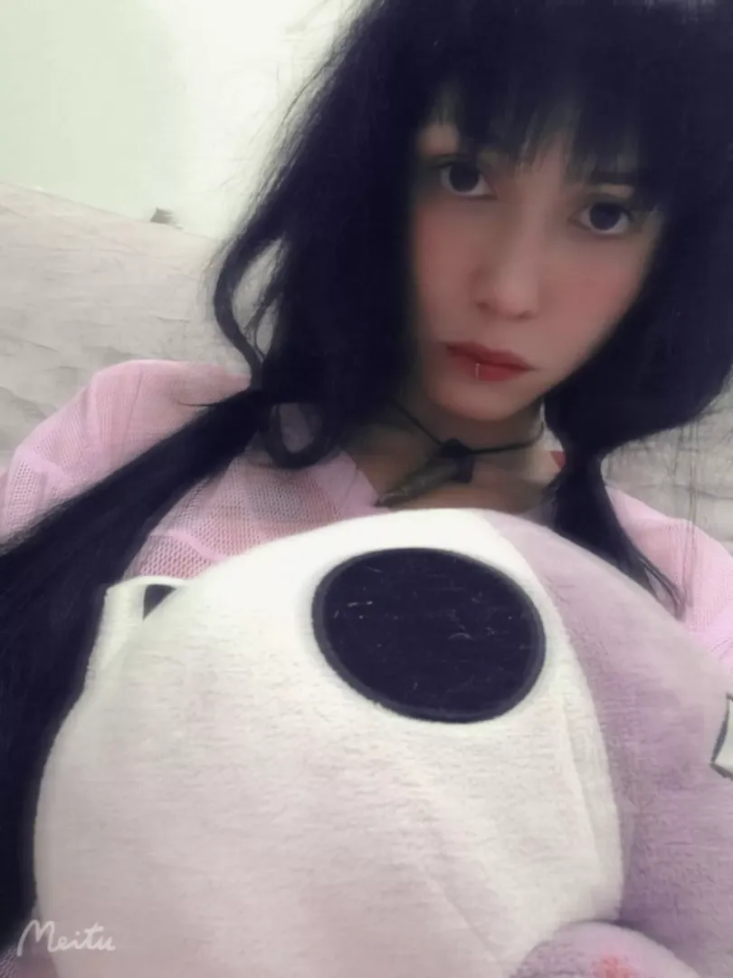 Loooong pigtails.