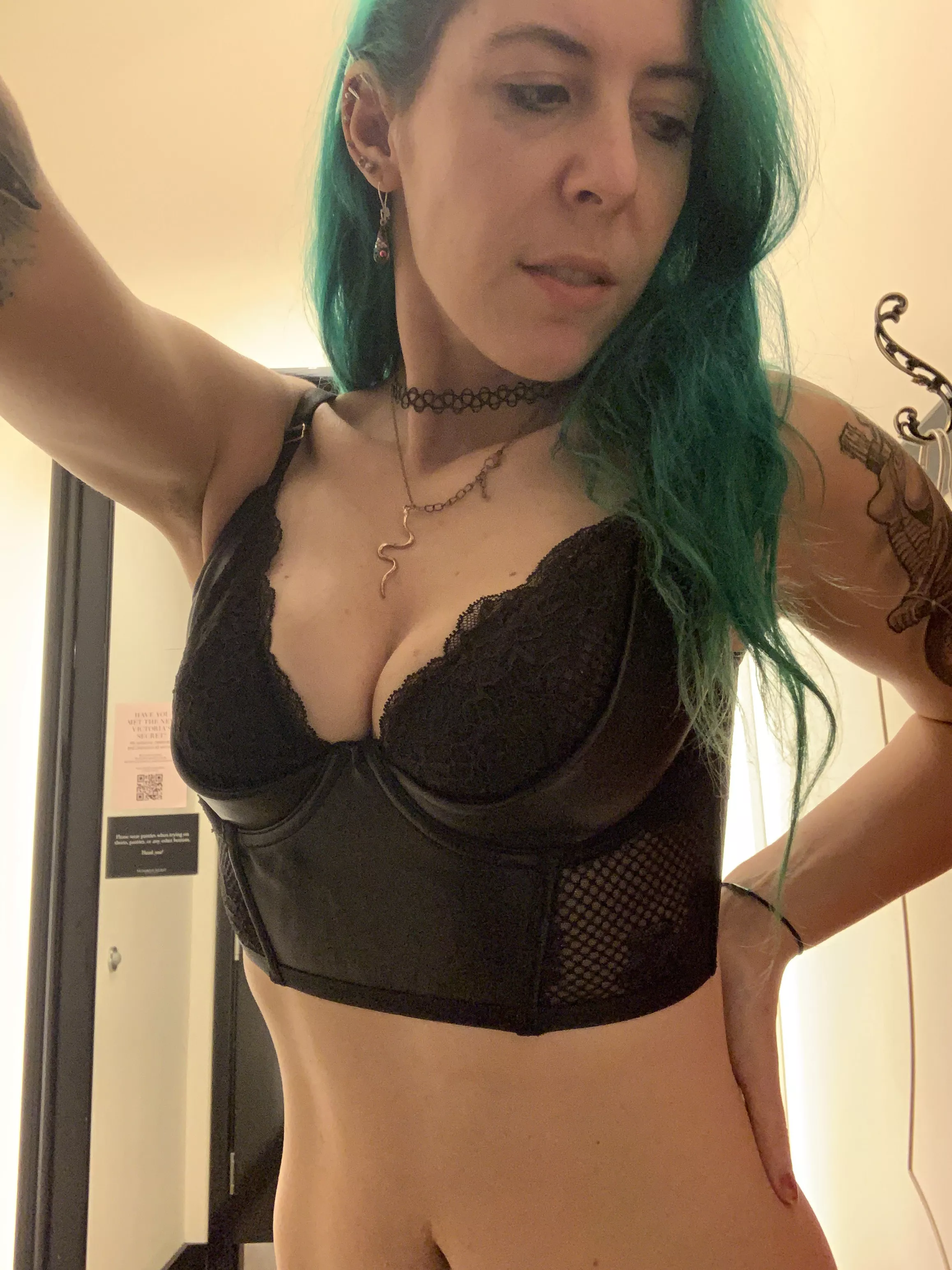 Losers like you can't even hold my attention [domme]