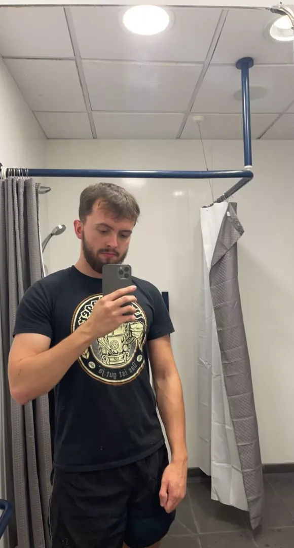 Lost my job, but had two interviews this week and got back in the gym, feeling positive :)