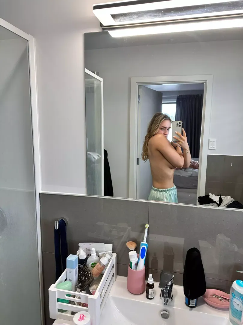 love a good mirror selfie