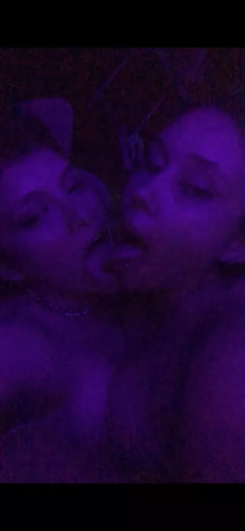 love a good tongue kiss🥵