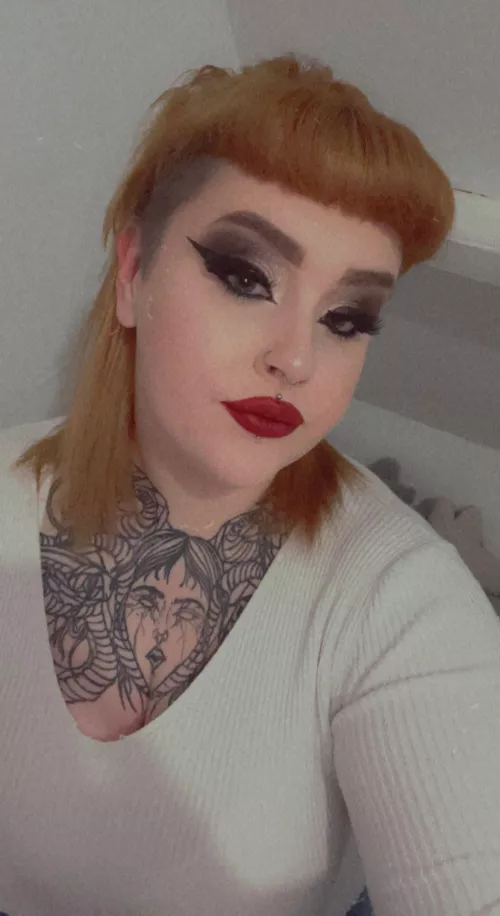 Love a Smokey eye and red lippy xo