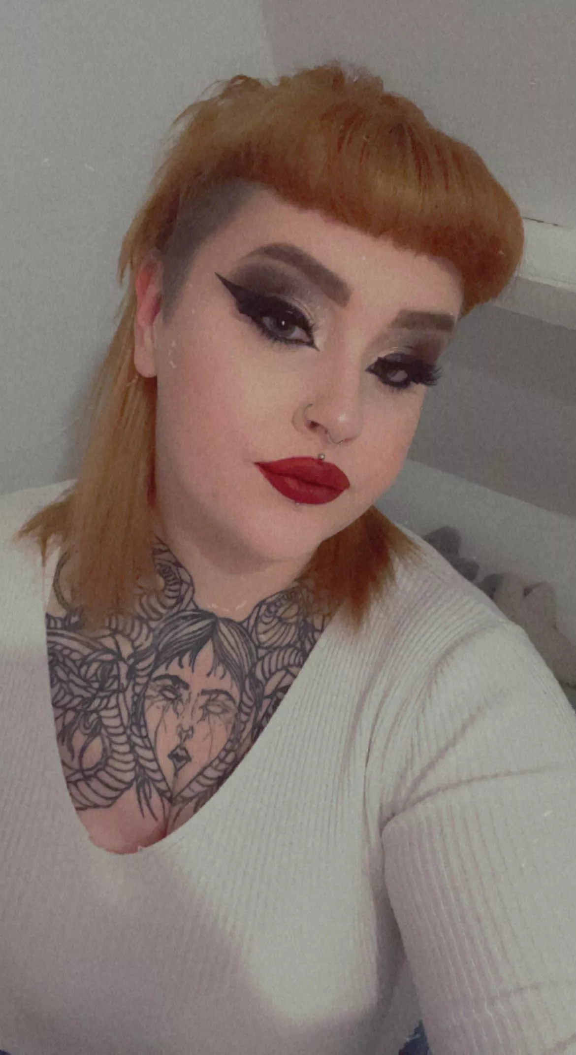 Love a Smokey eye and red lippy xo