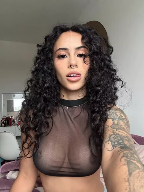 Love her curly hair 