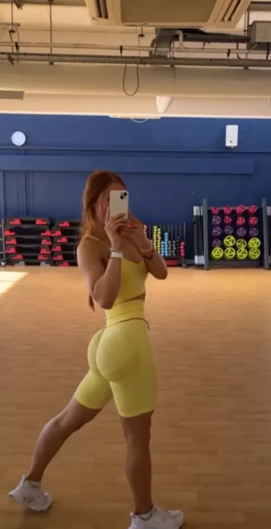 Love how yellow makes my bum look