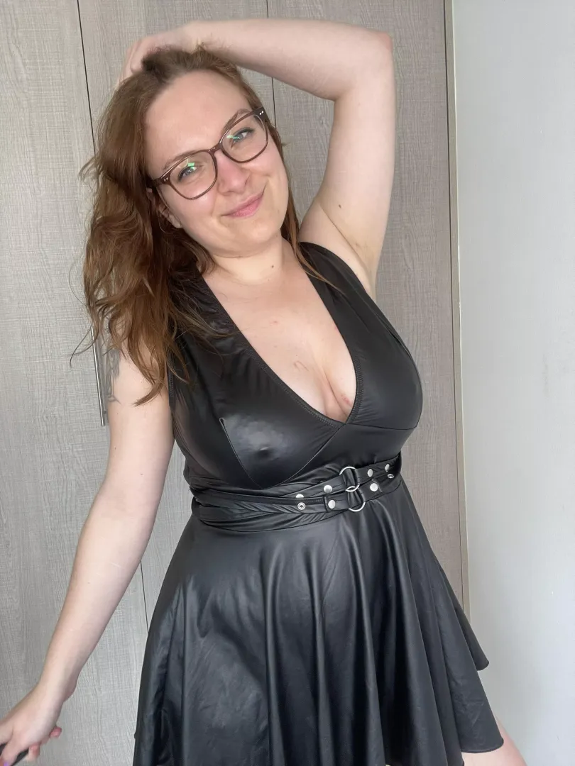 Love that leather dress 💞