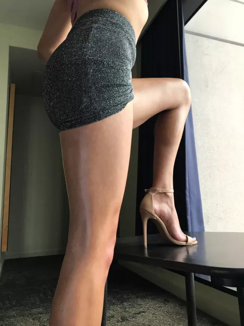 Love the color nude in heels …