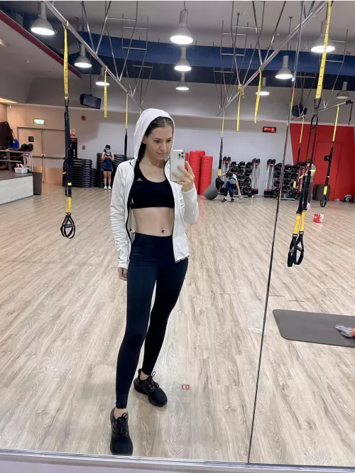 Love to look sexy at gym and here you can see my abs :)