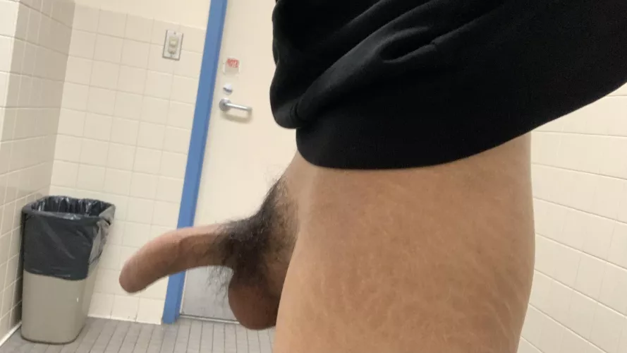 Love using the restrooms in the school library, gives me the chance to undress and jerk 😩