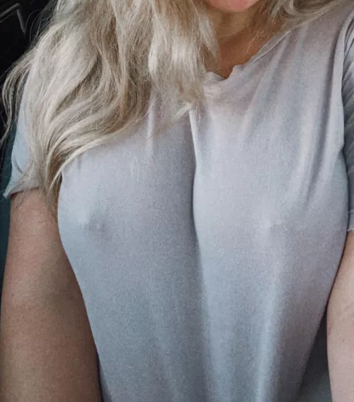 Love wearing no bra in public 😍