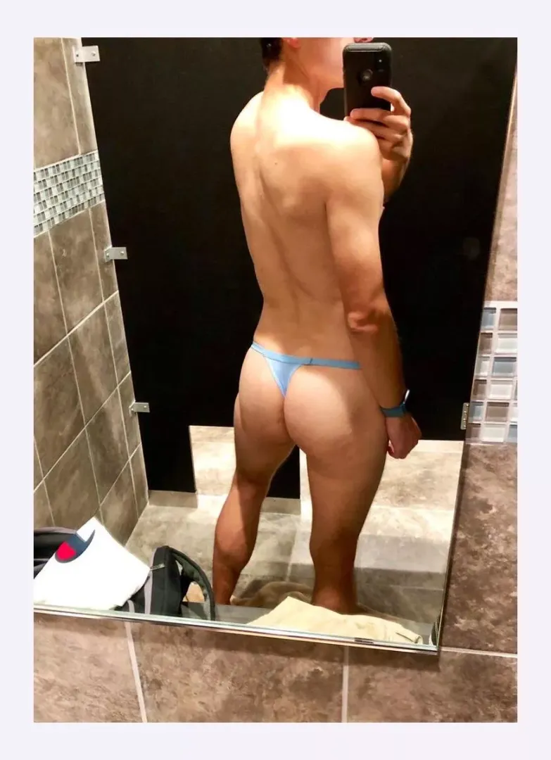Love wearing thongs ay the gym 😊