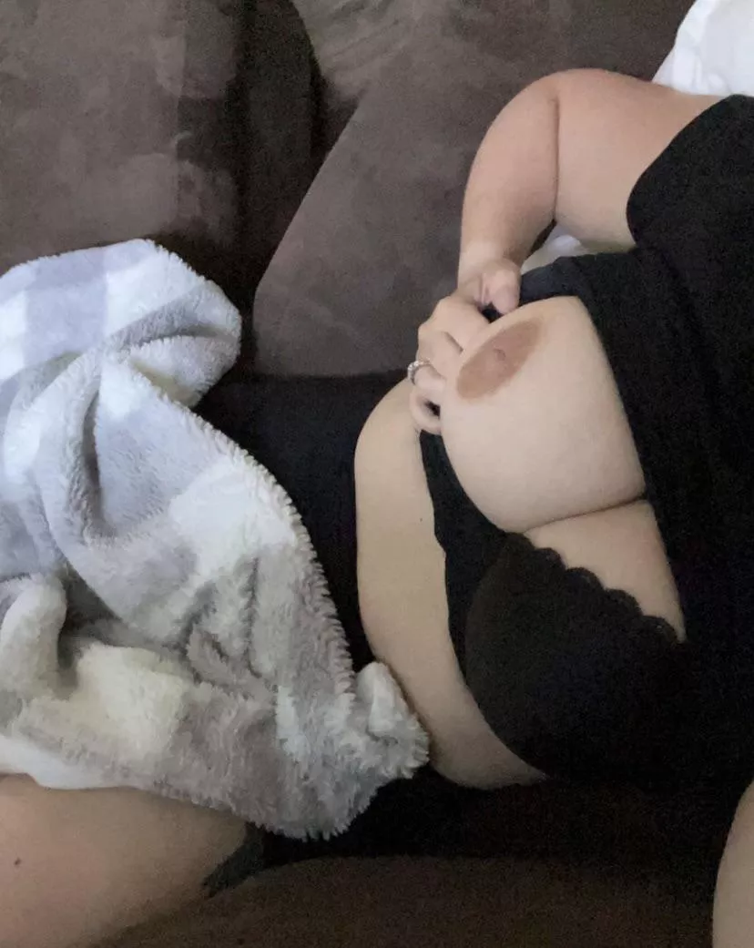 Love when my wife shows off her amazing body, especially when my friends get to see