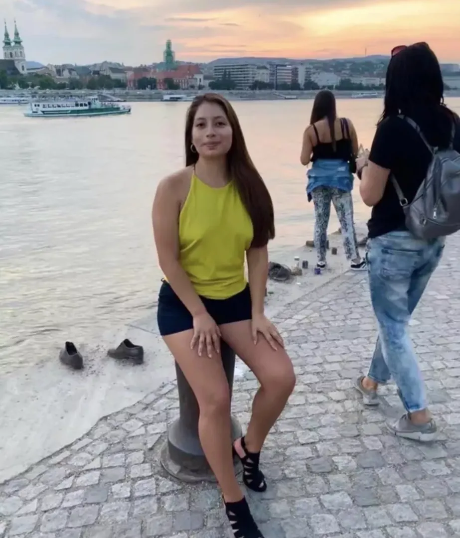 Love when she wears no bra…so subtle yet erotic