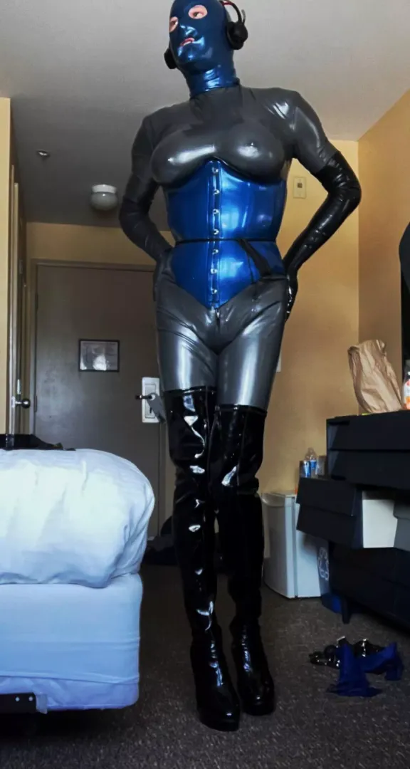 Loving getting lost in headspace thanks to the transformative magic of trying on a brand new shiny suit after months of waiting :) (and good tunes)