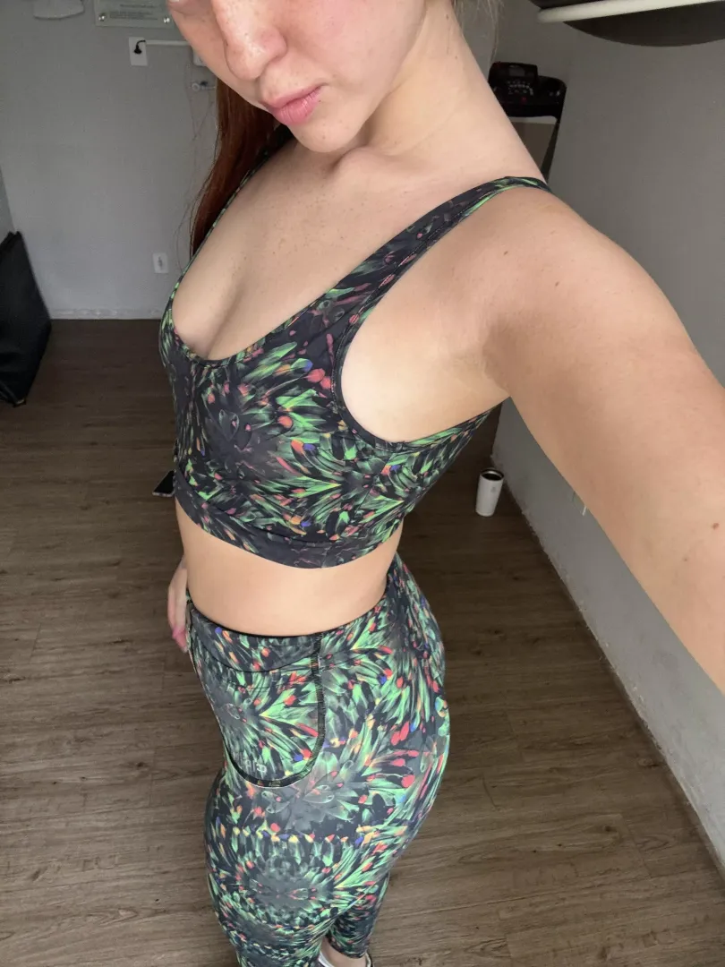 Loving how fit this leggings are on me. 