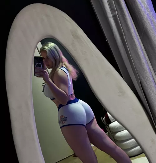 loving how my ass looks in these 🥰