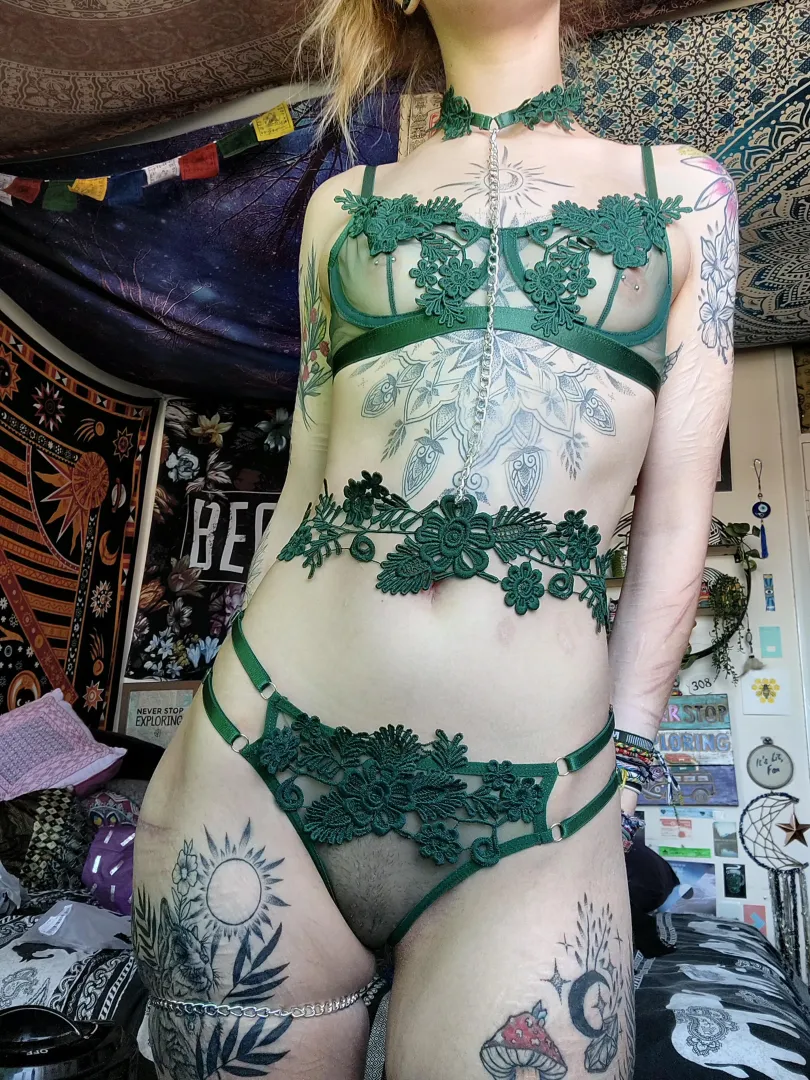 Loving this green set 🌿