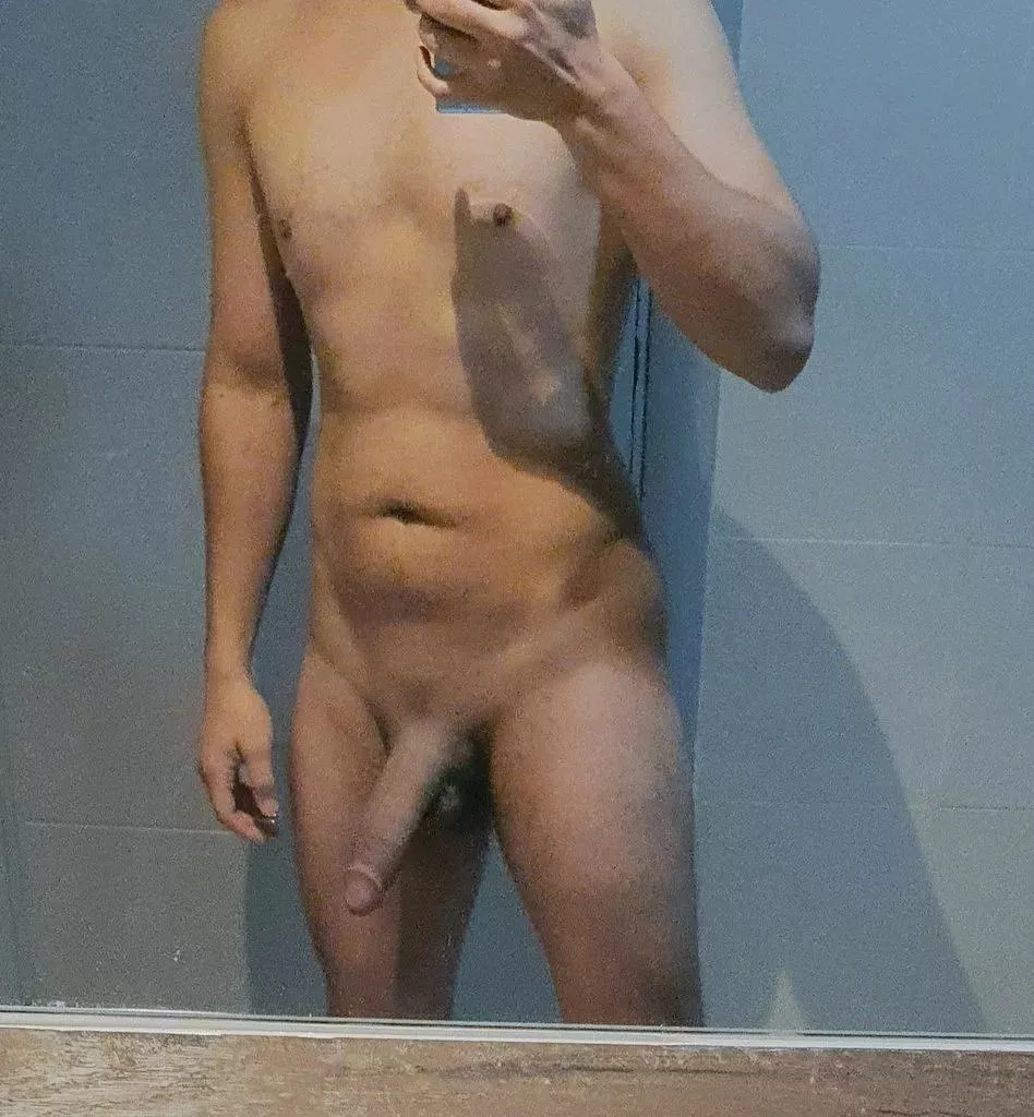 [M] 25. Rate my nude body