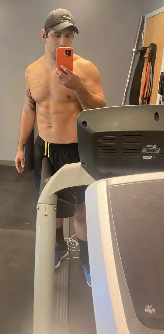 (M)