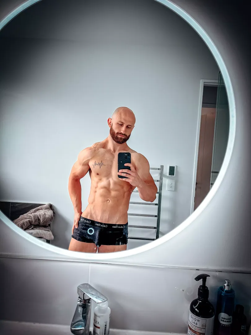 🪞🤳 (M)