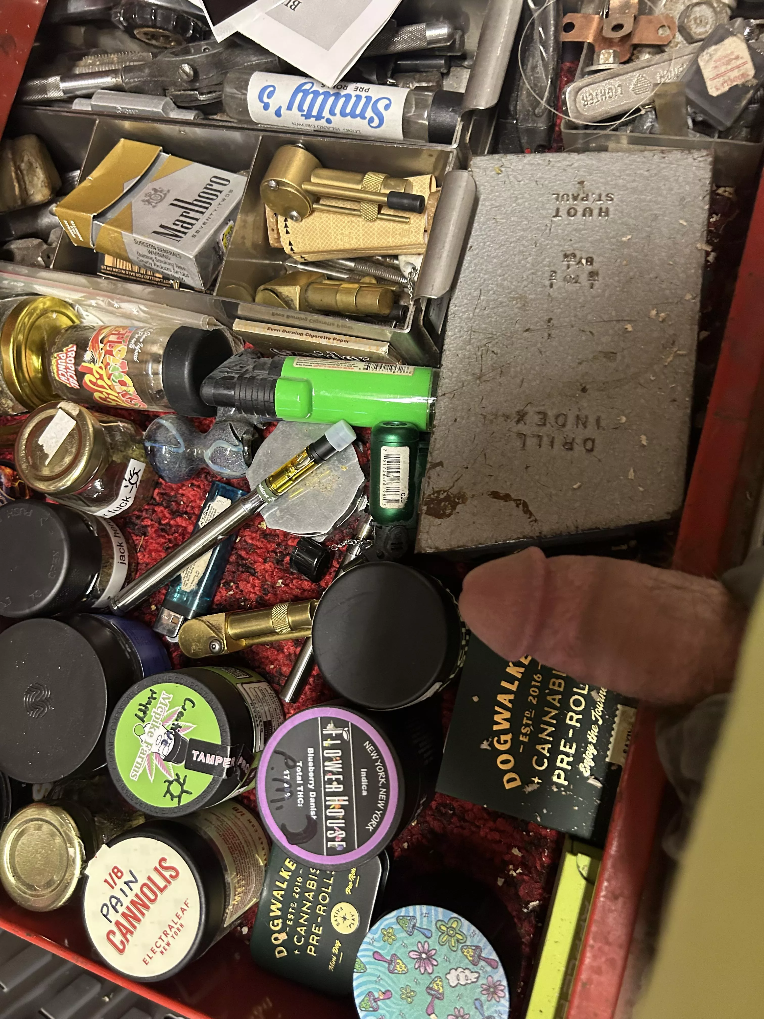 (M)      All you beautiful stoners 