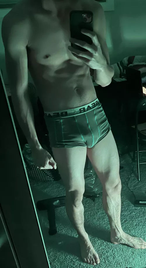 (M) happy valentines day to all the hotties out there hehe