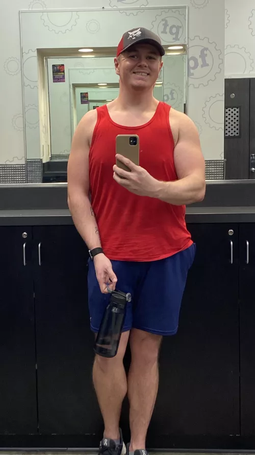 [M] Hit the torso pretty hard today. Absolutely soaked afterwards. Hope y’all are having a great weekend