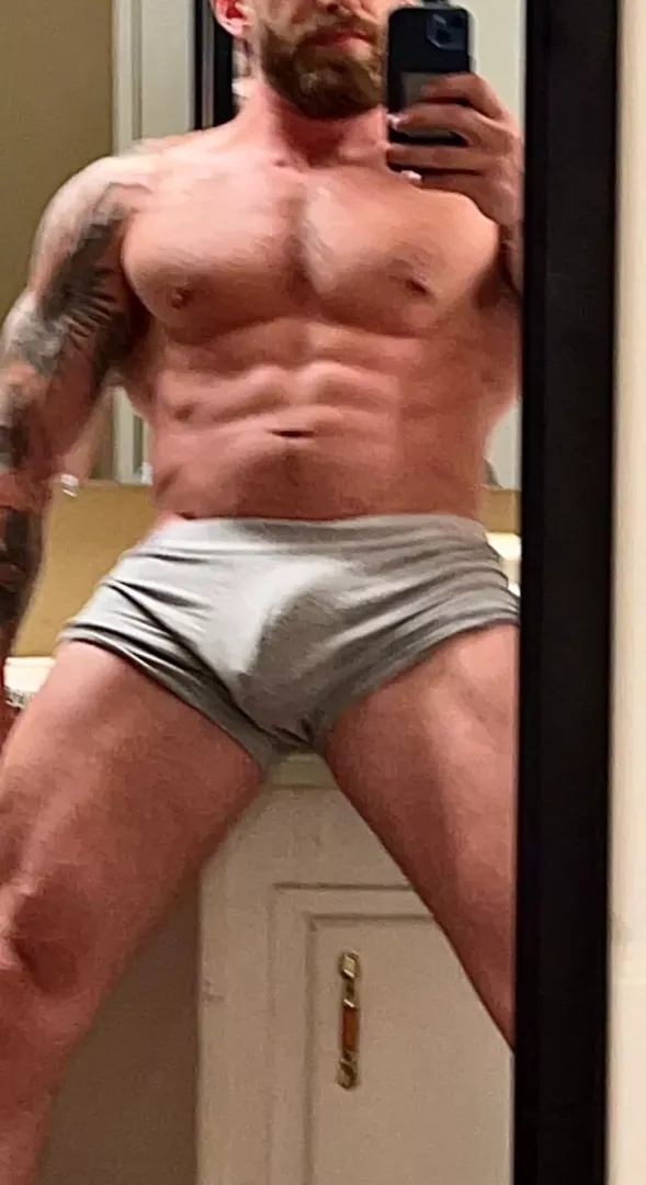 (m) I work out... to look good naked 😉😈