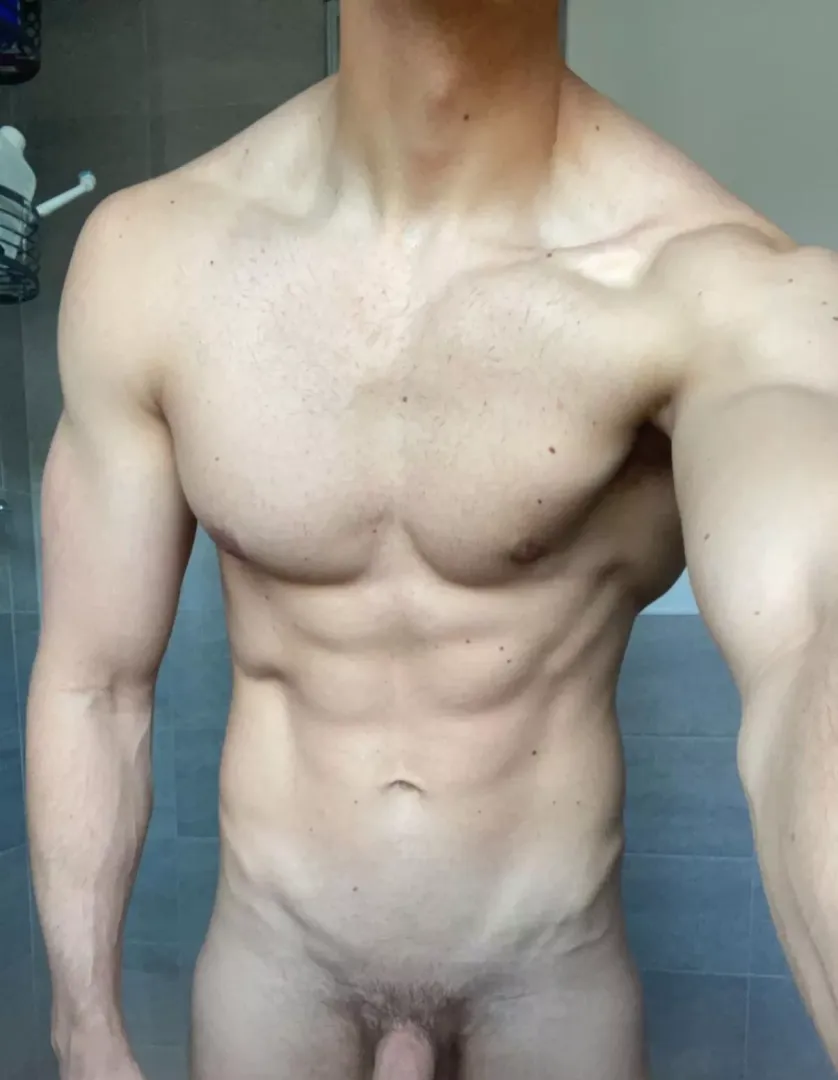 (M) Just about clinging onto my abs during this bulk