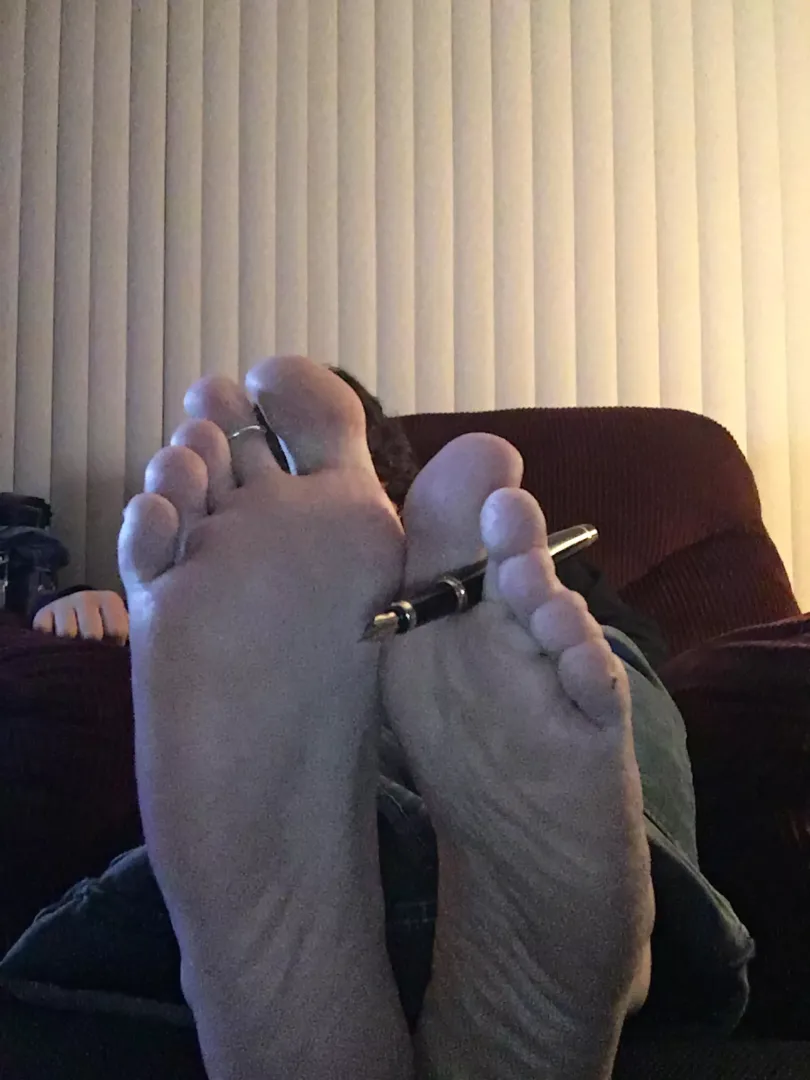 (M19) If given the chance, what are you gonna write/draw on my feet? 🤔🤔