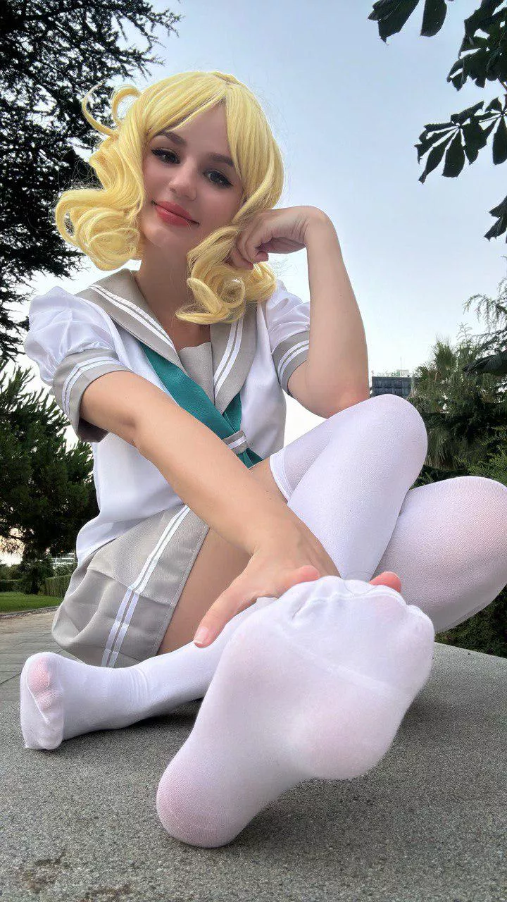 Made a photo of my feet for senpai while was in park <3
