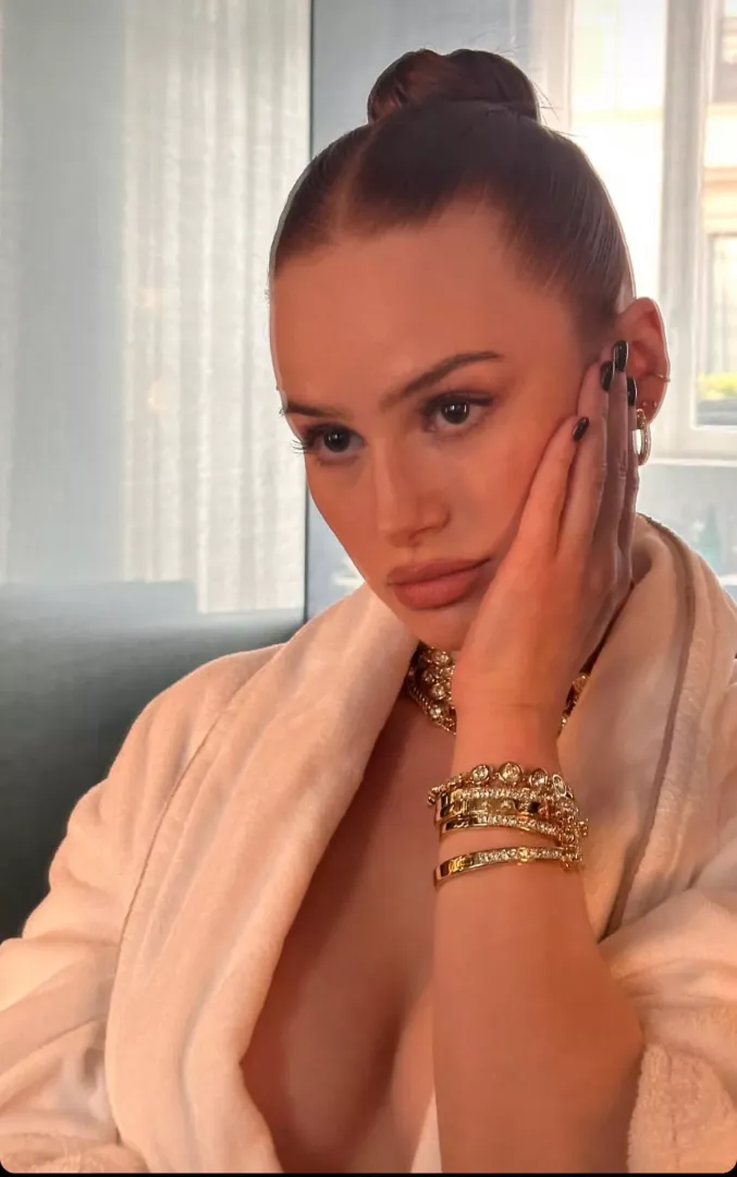 Madelaine Petsch 