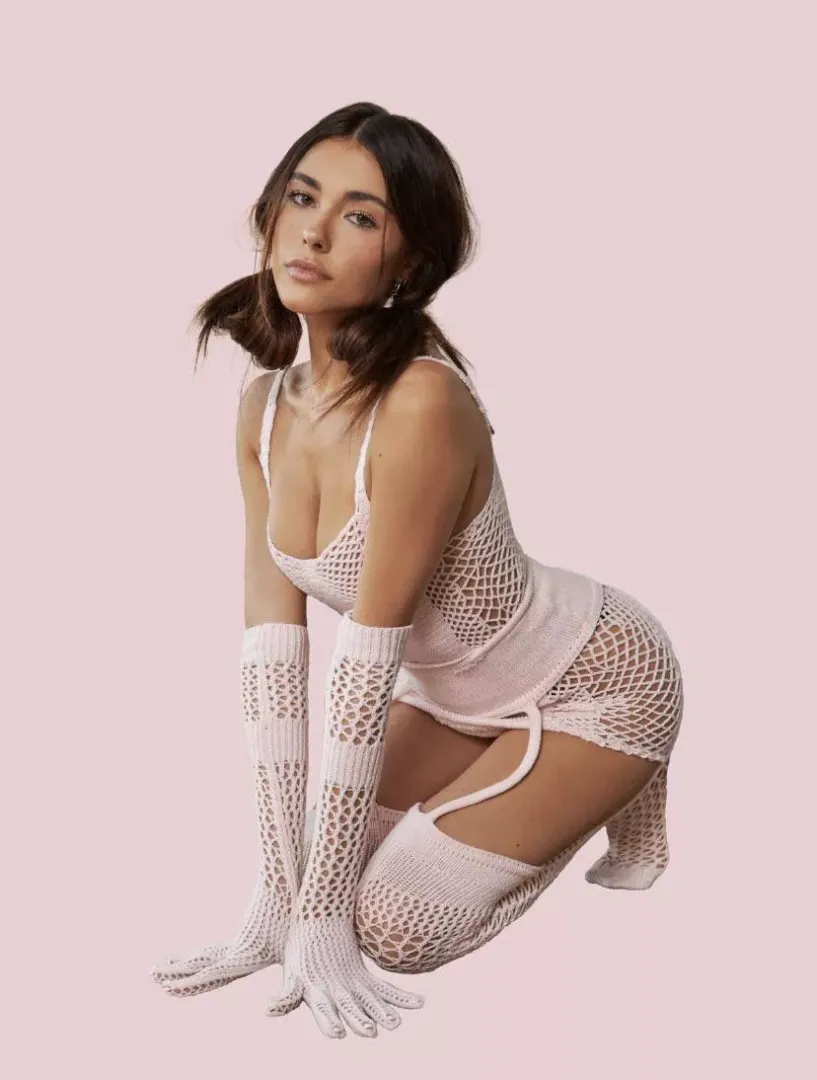 Madison Beer has me throbbing right now!Make me edge to her please!