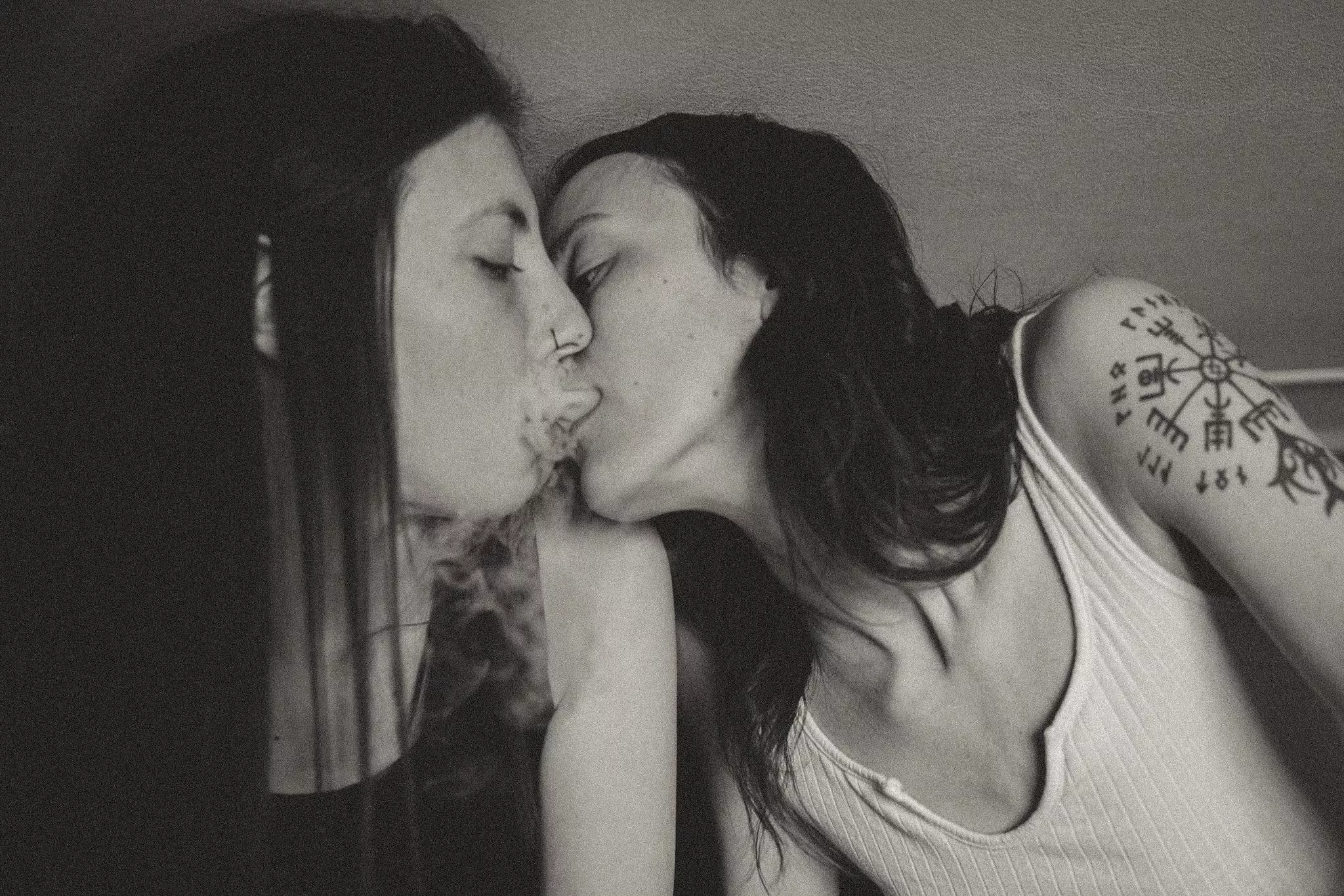 Make out in black and white