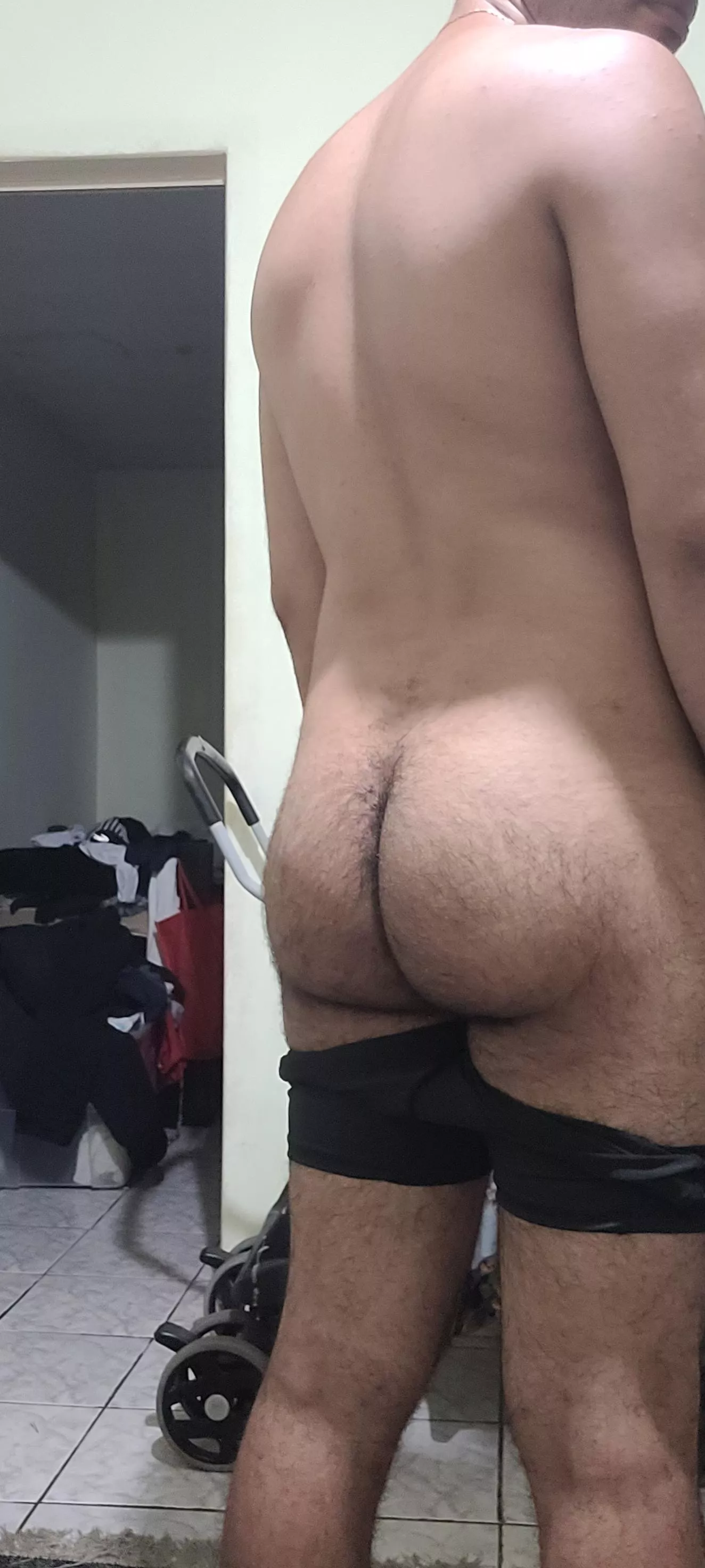 Man ass latino