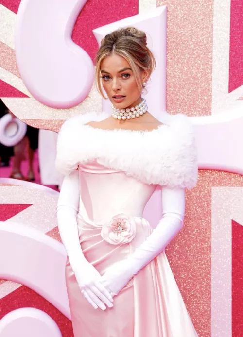 Margot Robbie is such a beautiful barbie I’m so ready to get Bi for her