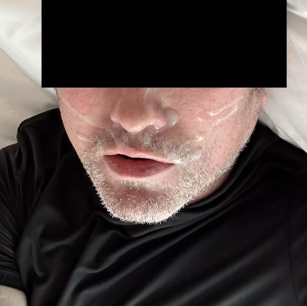 Married Dad Gets Facial From Another Married Dad 
