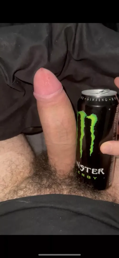 Massive cock here. Check out my pics & Dm if you want me😈💪🏼