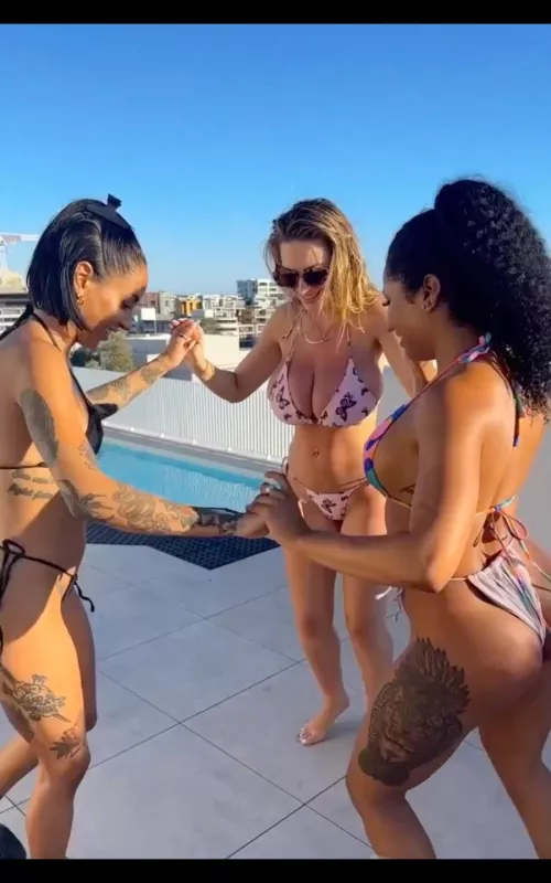 Massive in bikini