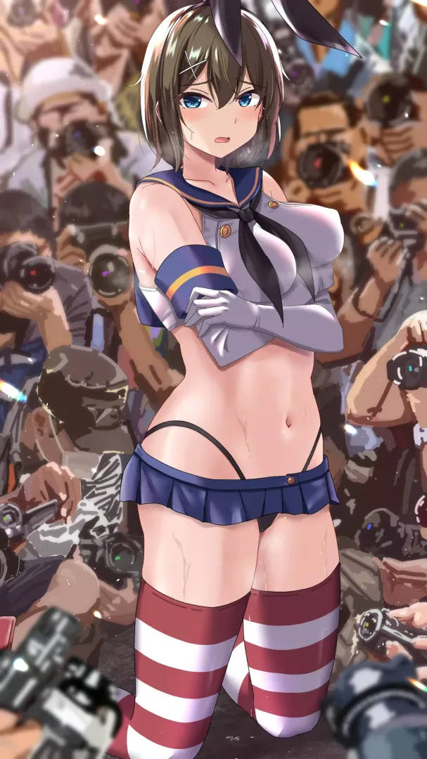 Maya in Shimakaze's clothes getting photographed by everyone