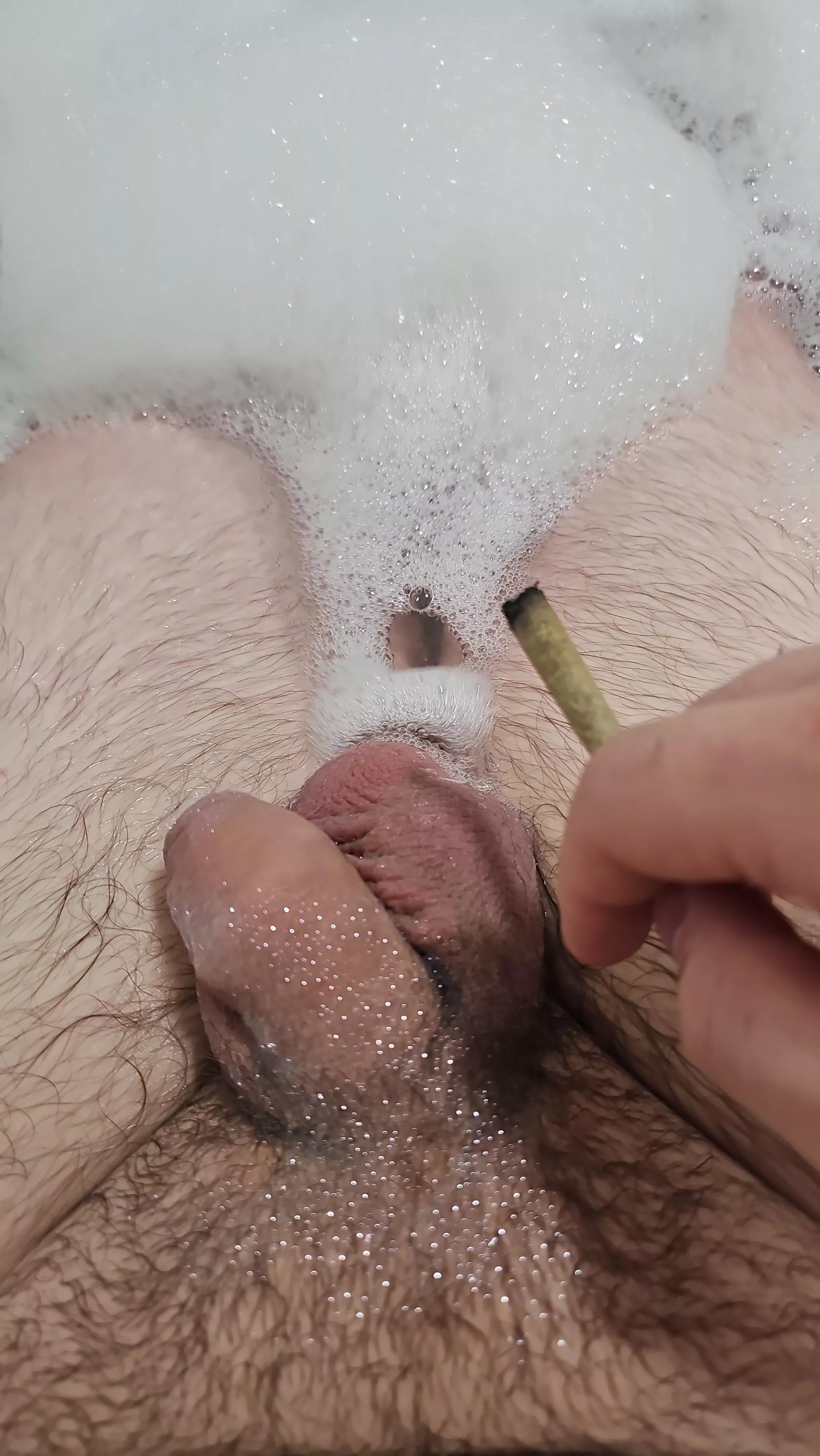 (M)Blunt in the bath with a rum?why not