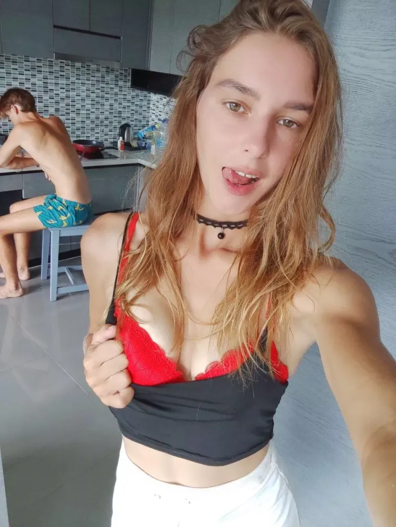 Me sending pics for my fuckdates with hubby at home