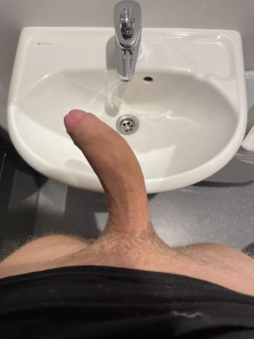 Me vs the school sink