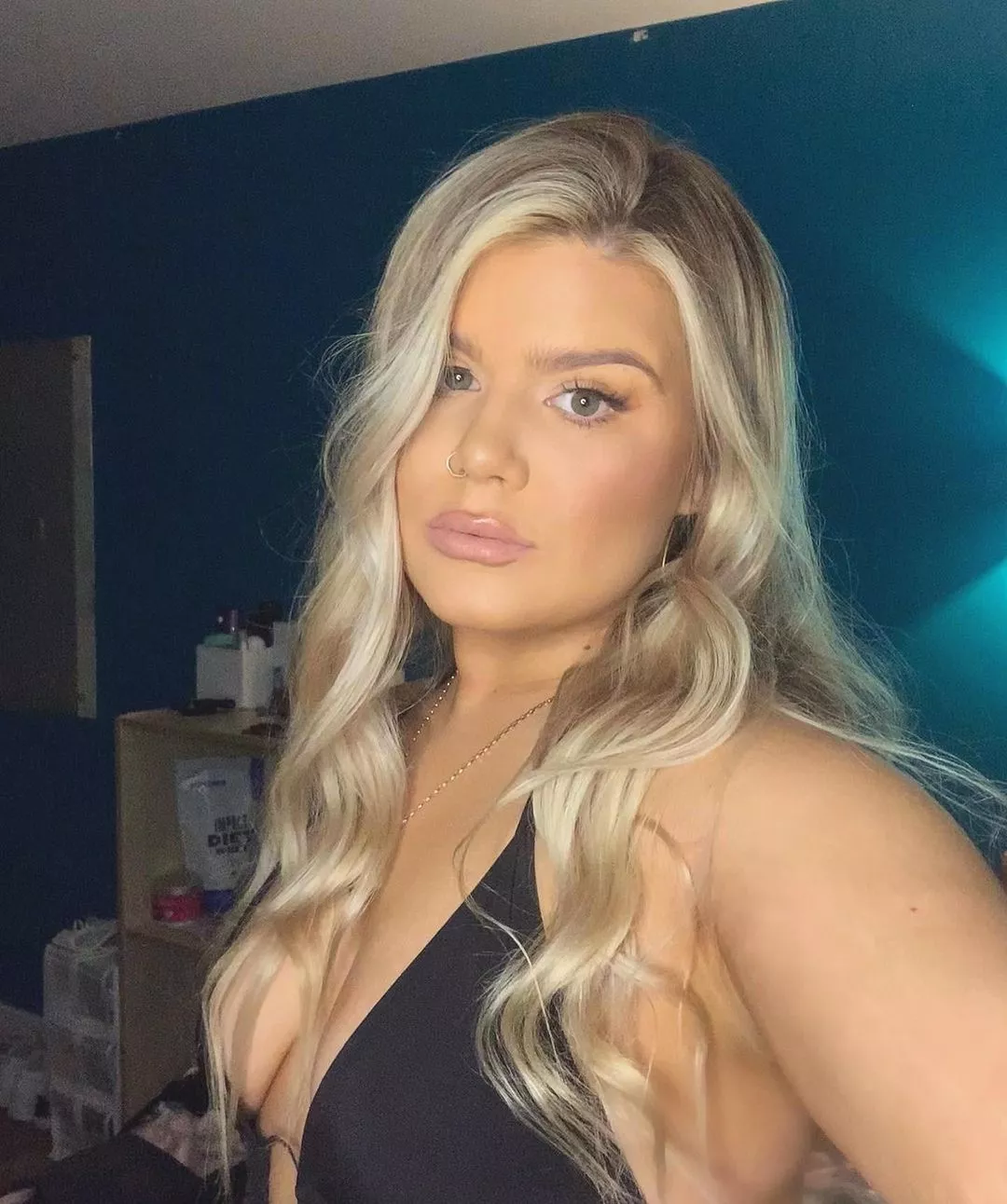 Megan (@meganevex_)