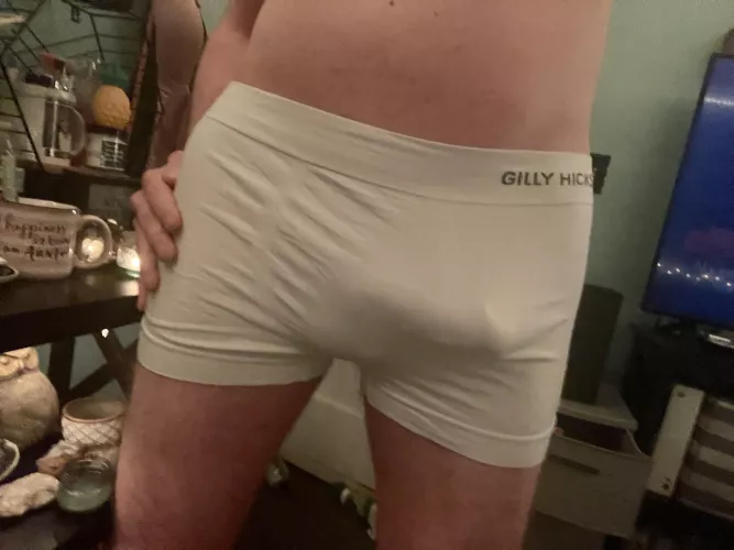 Men’s seamless Gilly Hicks trunks make perfect cock outlines!