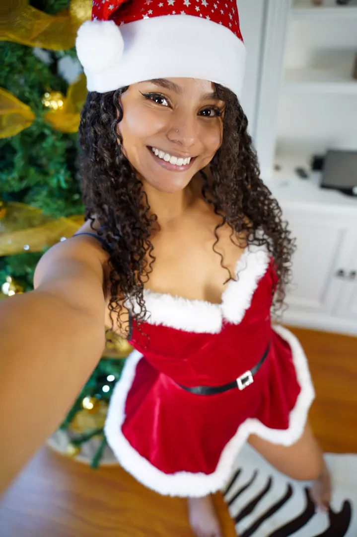 Merry Christmas! 🎄 Do I look good?