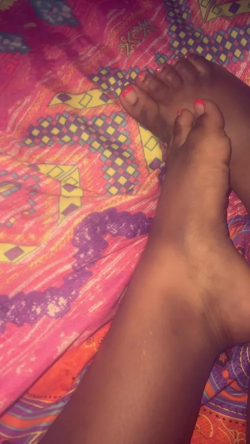 message me if you have a foot fetish- might hook something up for ya🤫