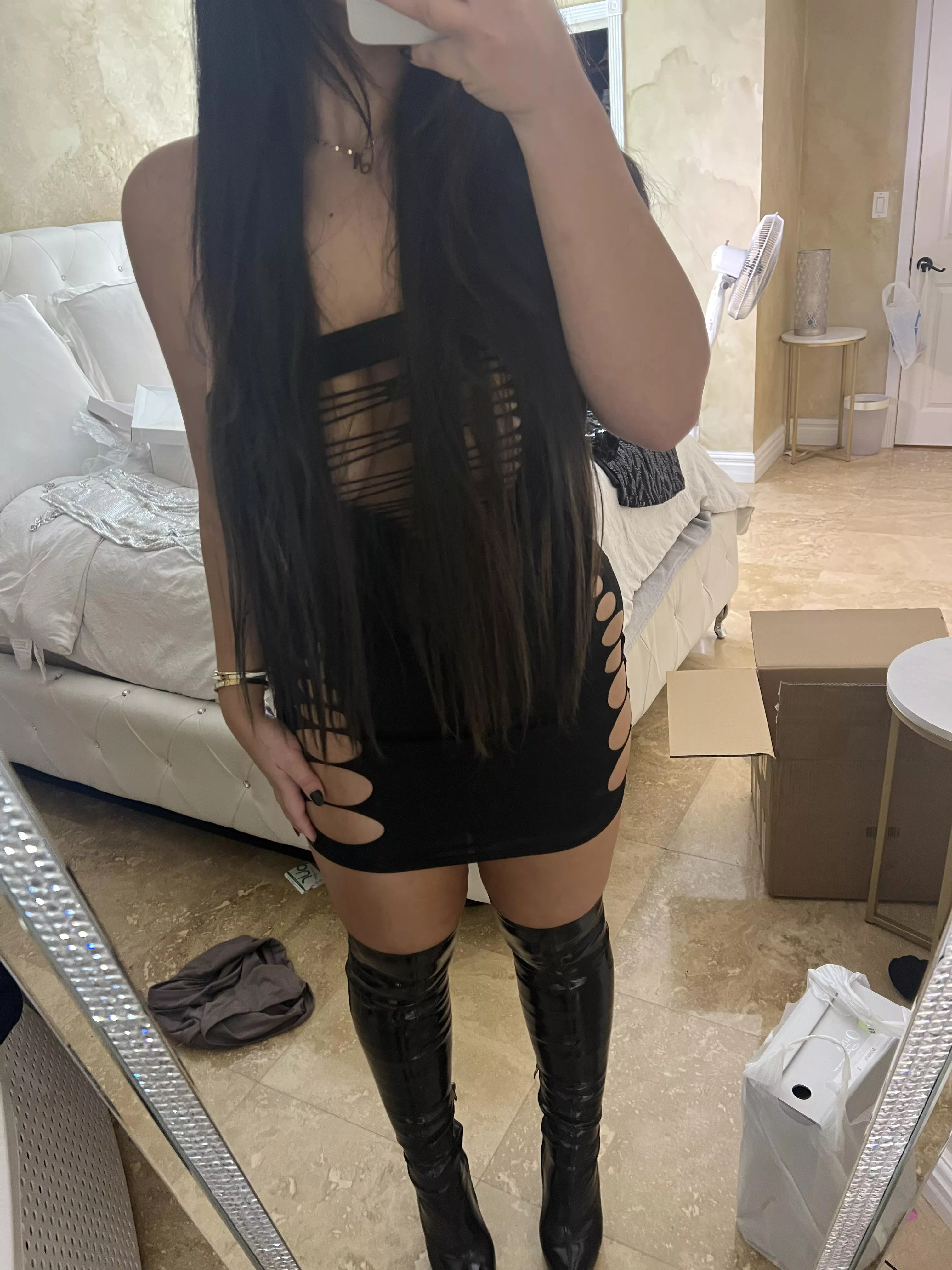 Message me I’m bored & sexy 😜