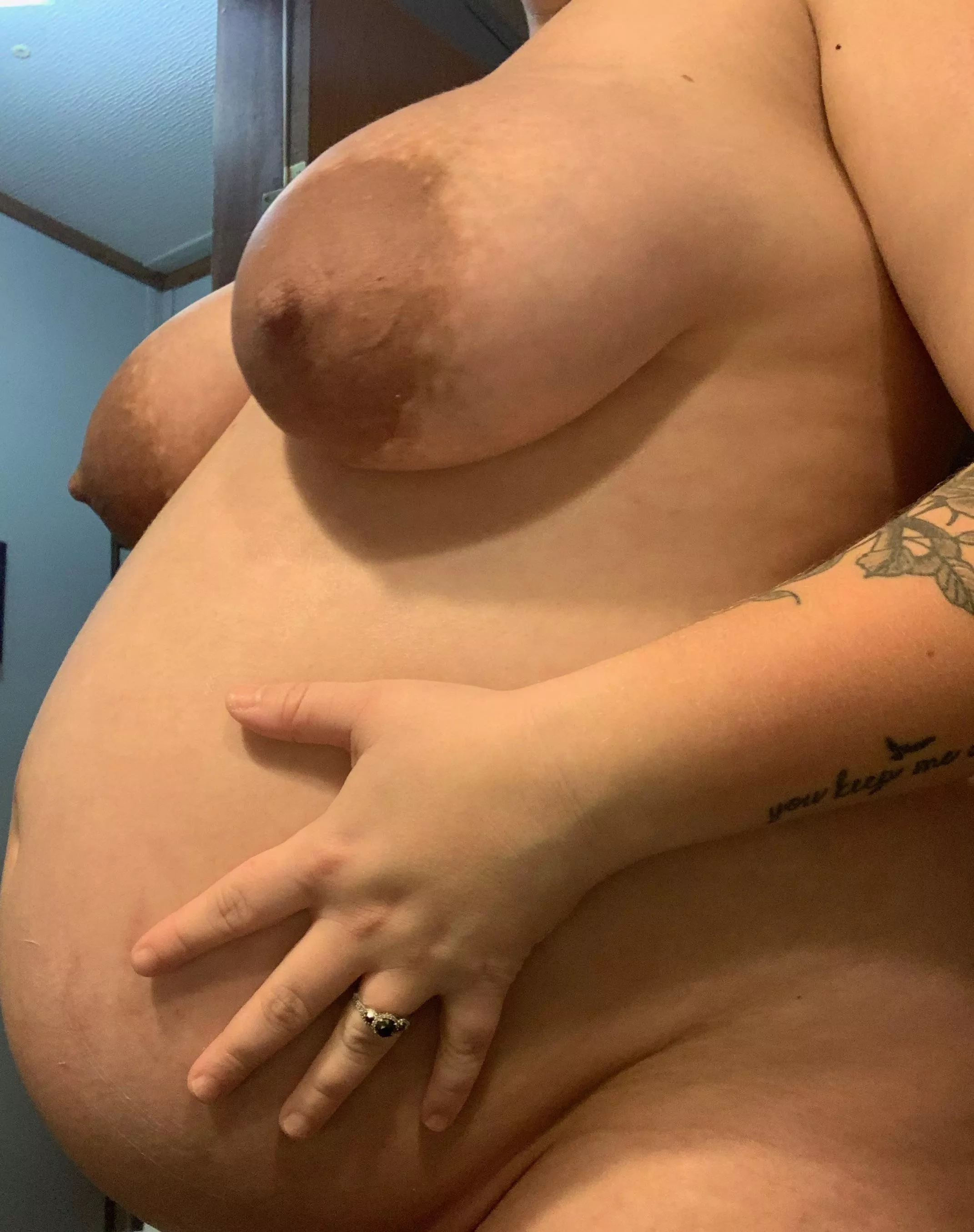 Message meee I need someone to come fuck me while my husband watches 😌😉