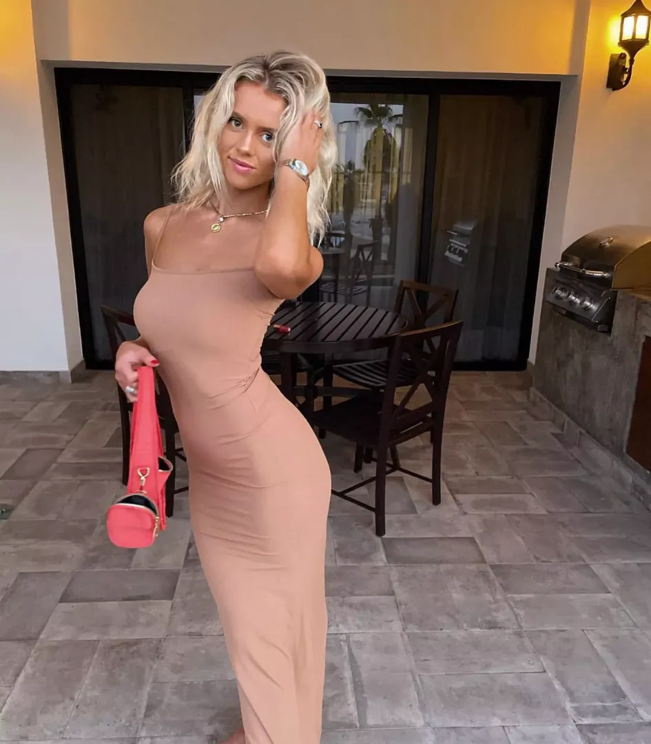 Messy blonde hair